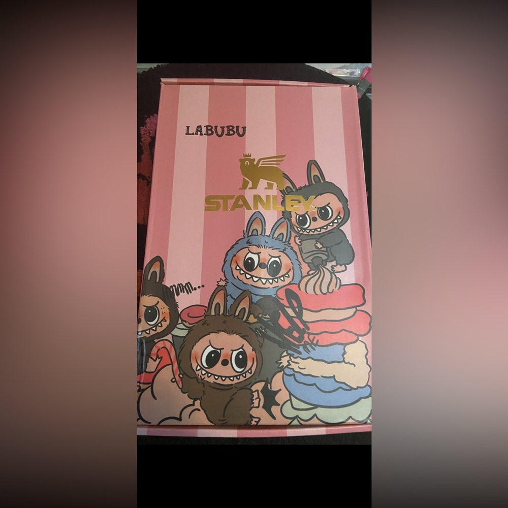 Labubu pink m💋 💋💋 SOLD 💋💋💋. 40 ounce